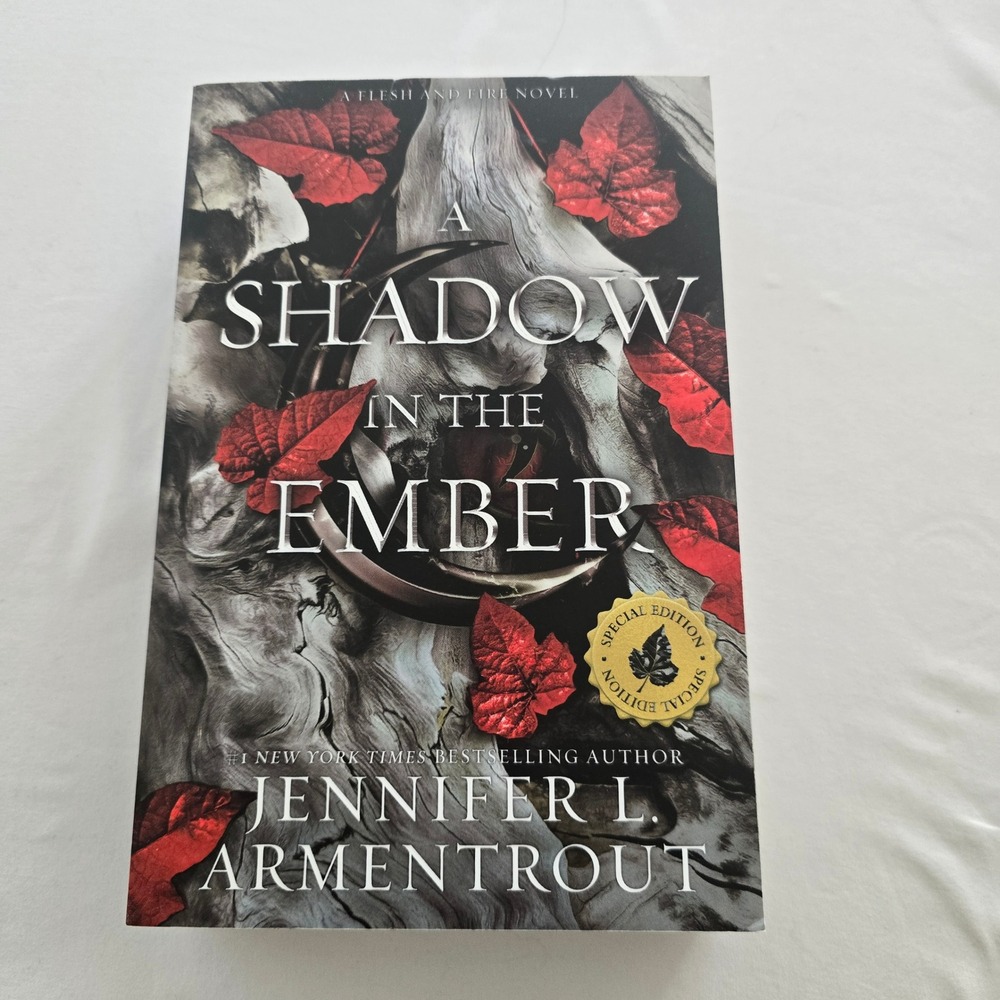 NWOT - A Shadow in the Ember Flesh and Fire Series Book Jennifer L Armentrout